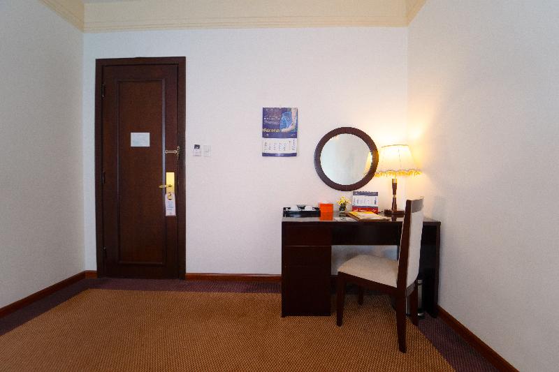 سوئیت با چشم‌انداز رودخانه, Century Riverside Hotel Hue
