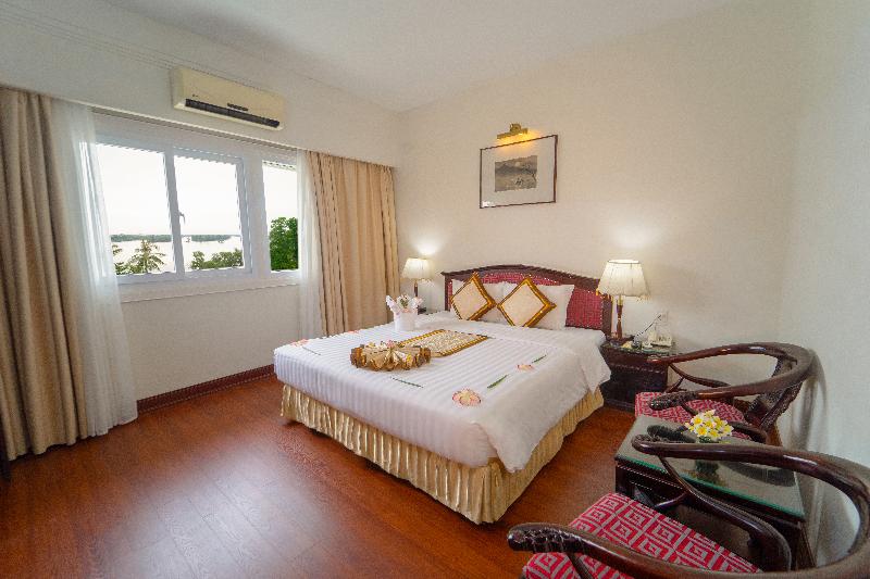اتاق خانوادگی تودرتو, Century Riverside Hotel Hue