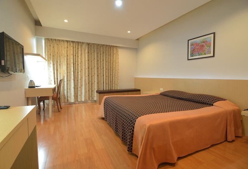 Deluxe Room, Charoen