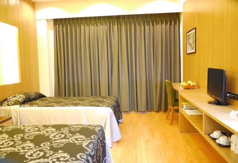 Deluxe Room, Charoen