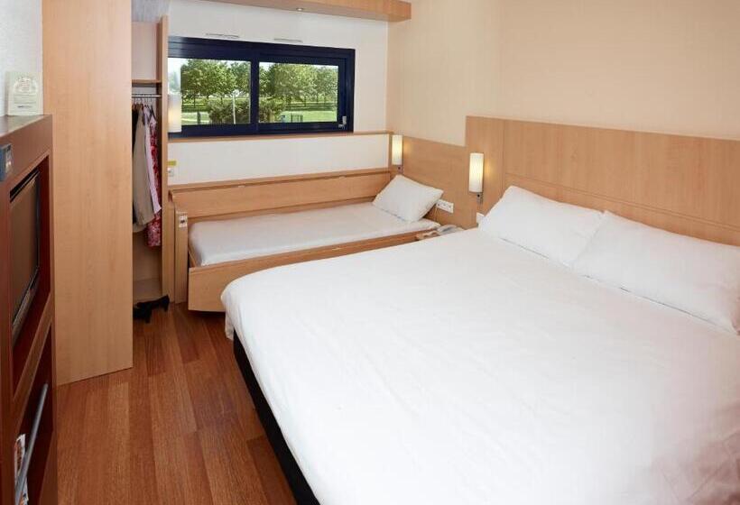 Standard Room Double Bed, Ibis Site Du Futuroscope