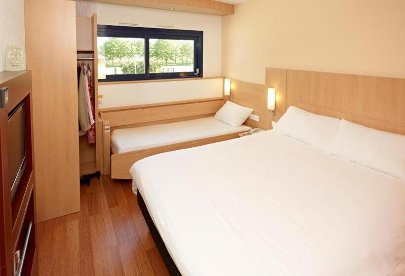 Standard Room Double Bed, Ibis Site Du Futuroscope