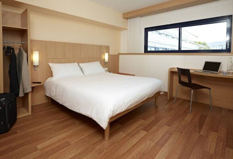 Standard Room Double Bed, Ibis Site Du Futuroscope