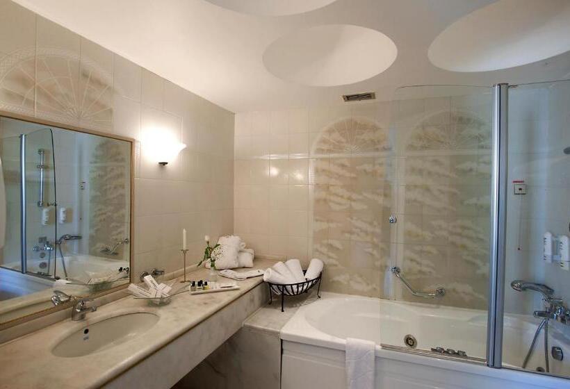 اتاق استاندارد سه نفره, Kervansaray Thermal Convention Center & Spa