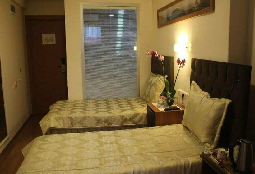اتاق استاندارد سه نفره, Kittur