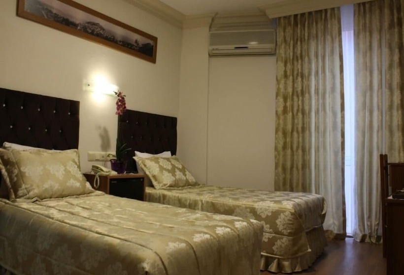 اتاق استاندارد سه نفره, Kittur
