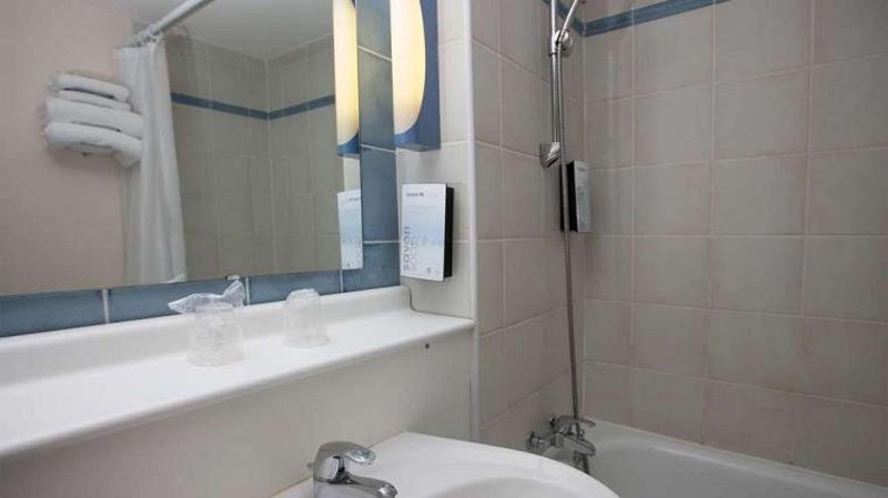 اتاق استاندارد سه نفره, Kyriad Niort   La Crèche