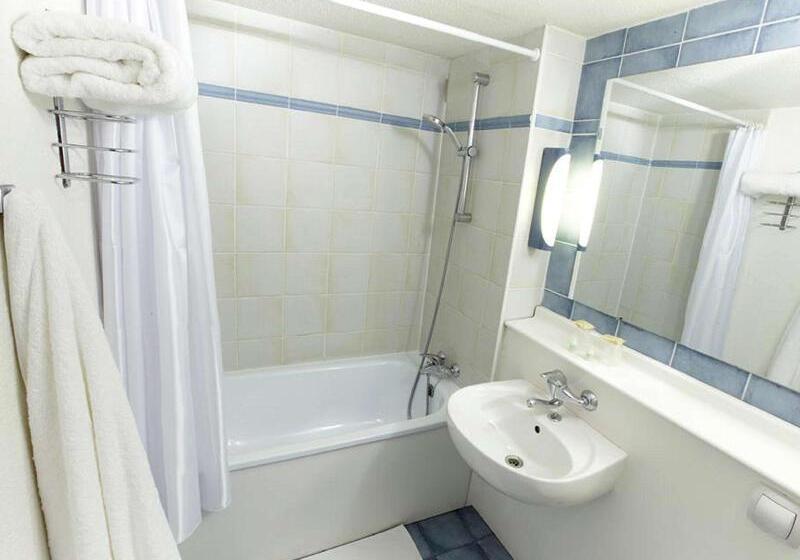 اتاق استاندارد سه نفره, Kyriad Niort   La Crèche
