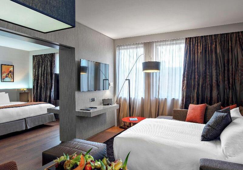 Deluxe Room King Size Bed, Pullman Toulouse Centre Ramblas