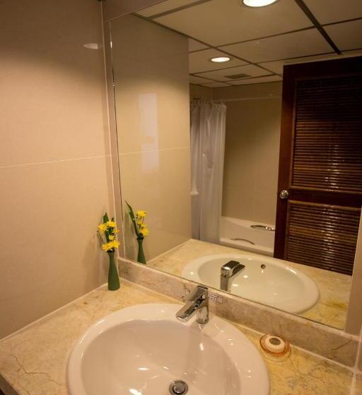 اتاق لوکس با چشم‌انداز دریا, Rayong Resort Hotel โรงแรมระยองรีสอร์ท