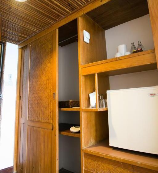 اتاق لوکس با چشم‌انداز دریا, Rayong Resort Hotel โรงแรมระยองรีสอร์ท