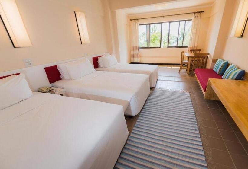 اتاق لوکس سه تخته, Rayong Resort Hotel โรงแรมระยองรีสอร์ท
