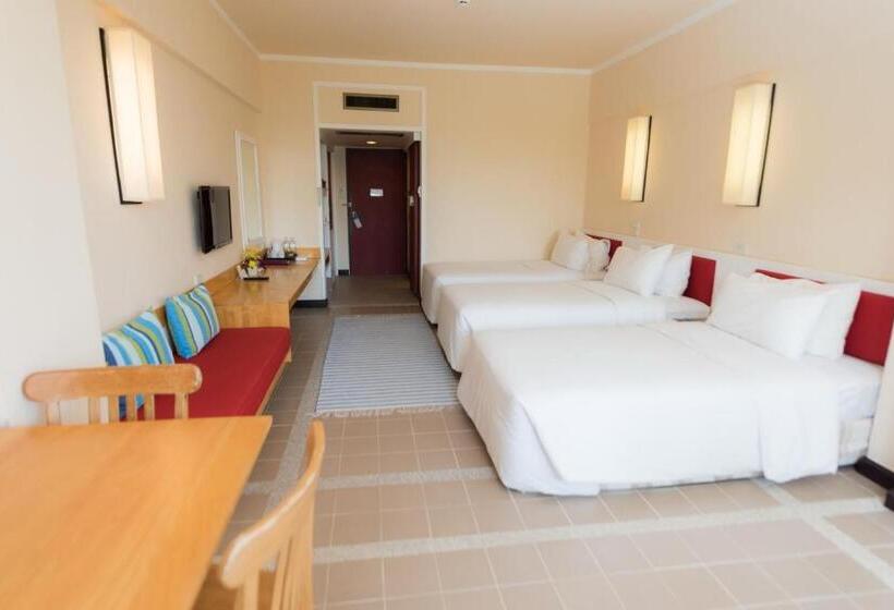 اتاق لوکس سه تخته, Rayong Resort Hotel โรงแรมระยองรีสอร์ท