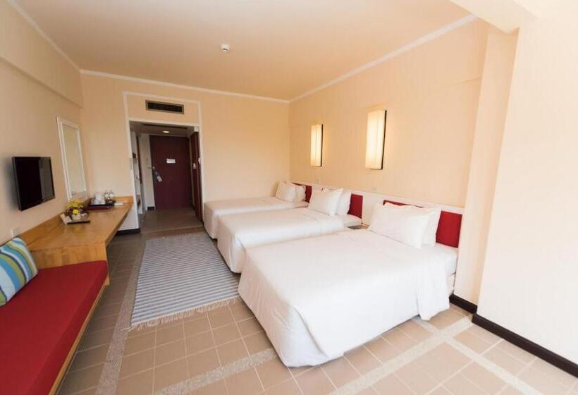 اتاق لوکس سه تخته, Rayong Resort Hotel โรงแรมระยองรีสอร์ท