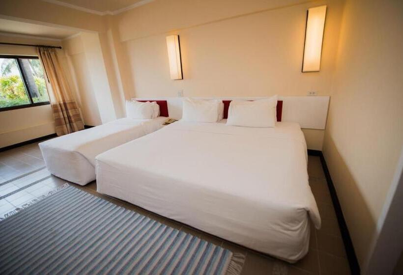اتاق لوکس سه تخته, Rayong Resort Hotel โรงแรมระยองรีสอร์ท