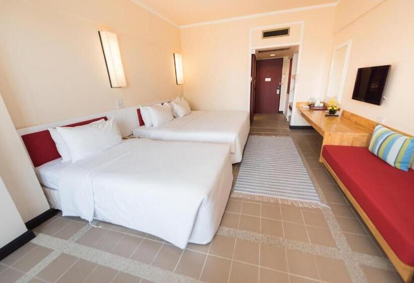 اتاق لوکس سه تخته, Rayong Resort Hotel โรงแรมระยองรีสอร์ท