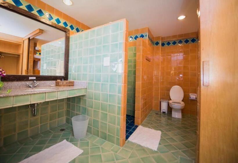 سوئیت پریمیوم با چشم‌انداز دریا, Rayong Resort Hotel โรงแรมระยองรีสอร์ท