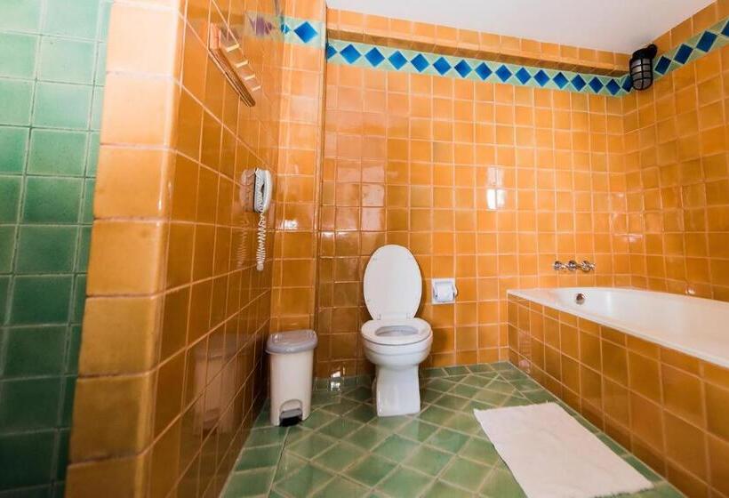 سوئیت پریمیوم با چشم‌انداز دریا, Rayong Resort Hotel โรงแรมระยองรีสอร์ท