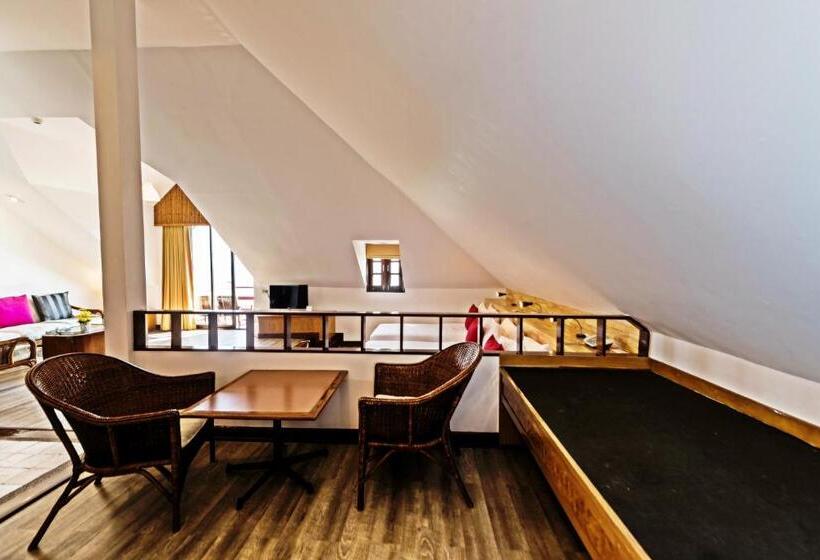 اتاق استاندارد سه نفره, Rayong Resort Hotel โรงแรมระยองรีสอร์ท