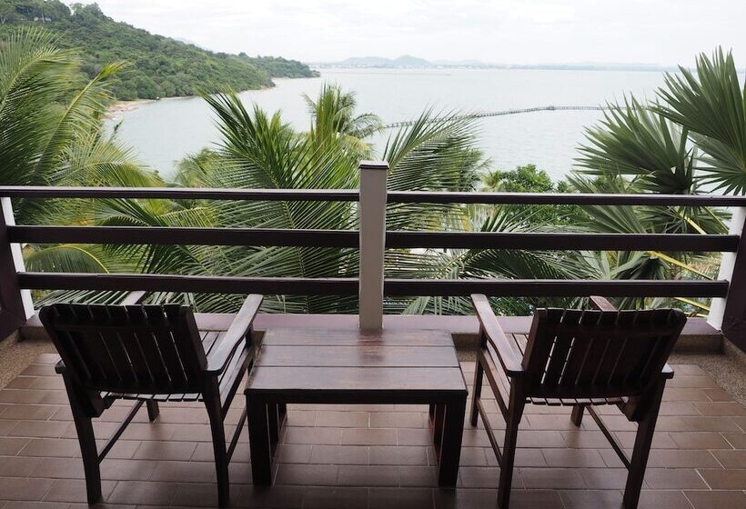 اتاق لوکس با چشم‌انداز دریا, Rayong Resort Hotel โรงแรมระยองรีสอร์ท