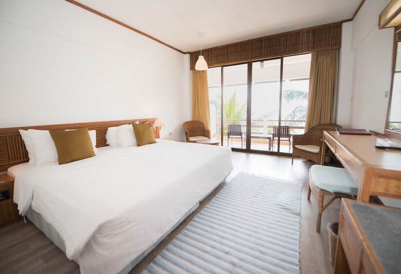 اتاق لوکس با چشم‌انداز دریا, Rayong Resort Hotel โรงแรมระยองรีสอร์ท
