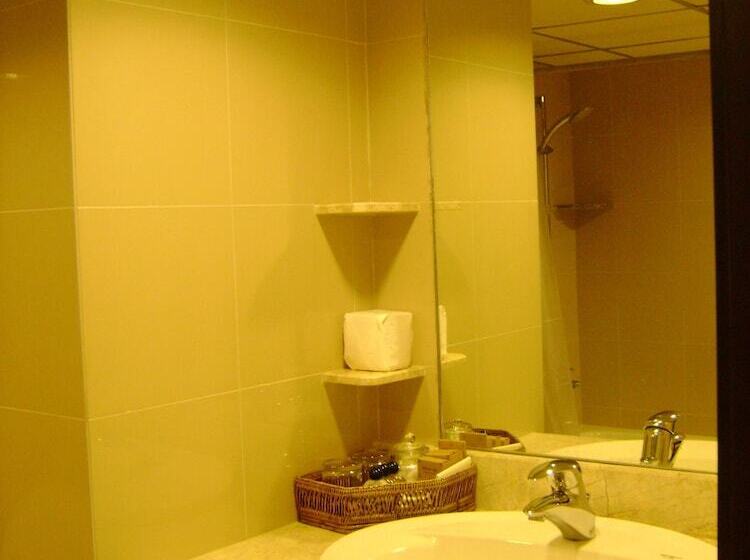 اتاق لوکس سه تخته, Rayong Resort Hotel โรงแรมระยองรีสอร์ท
