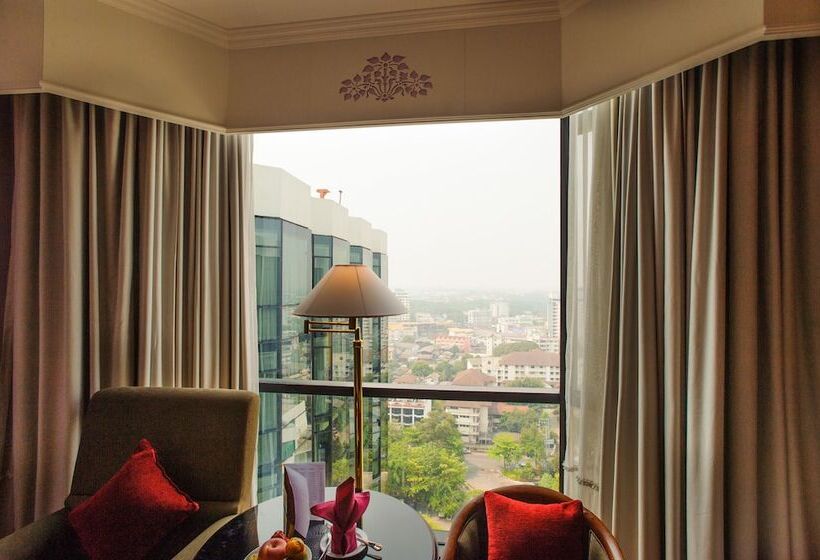 سوییت اجرایی, The Empress Hotel   Sha Extra Plus