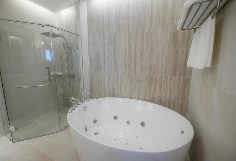 سوئیت پریمیوم, The Empress Hotel   Sha Extra Plus