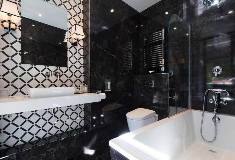 Prestige Triple Room, & Spa De Latour Maubourg