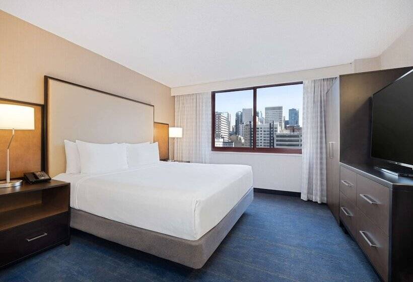 مجموعه ویستا شهر, Embassy Suites By Hilton Chicago Downtown River North