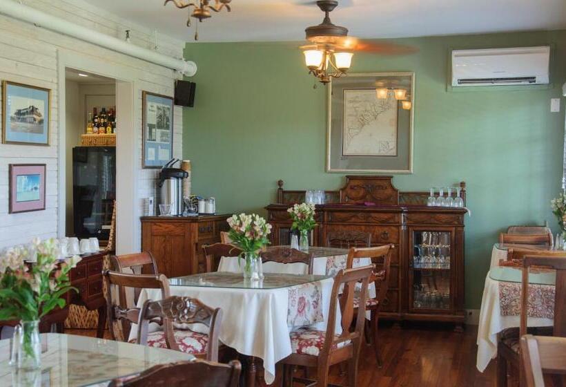 اتاق استاندارد, The First Colony Inn