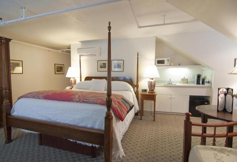 Deluxe Suite King Bed, The First Colony Inn