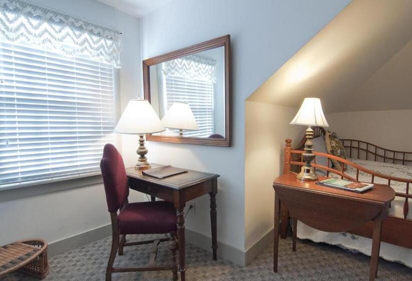 Deluxe Suite King Bed, The First Colony Inn