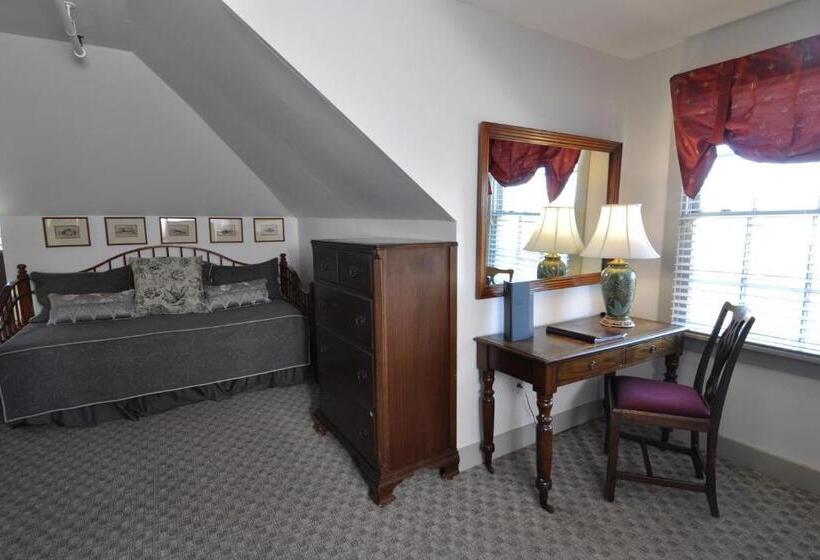 Deluxe Suite King Bed, The First Colony Inn
