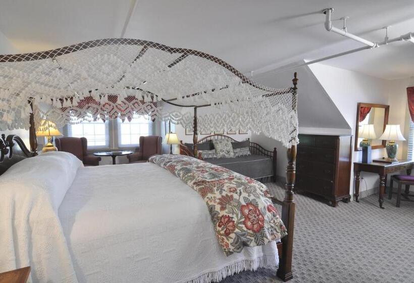 Deluxe Suite King Bed, The First Colony Inn