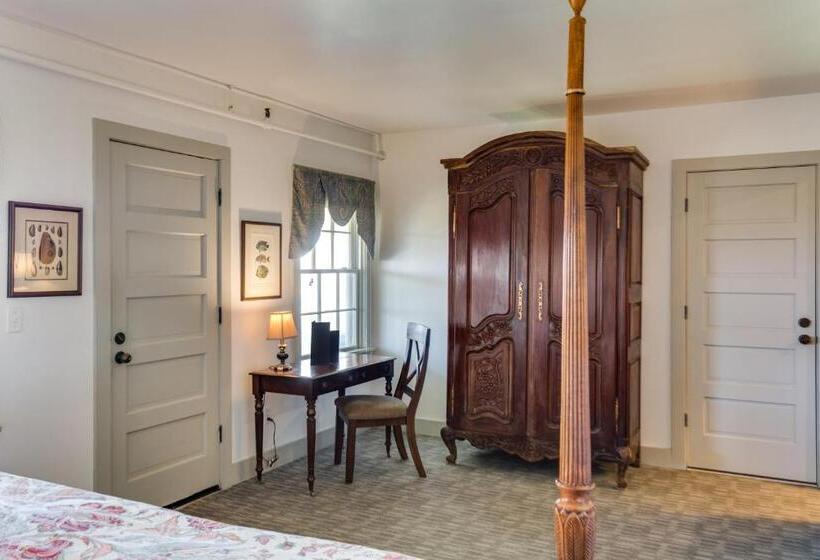 اتاق استاندارد با تخت بزرگ, The First Colony Inn