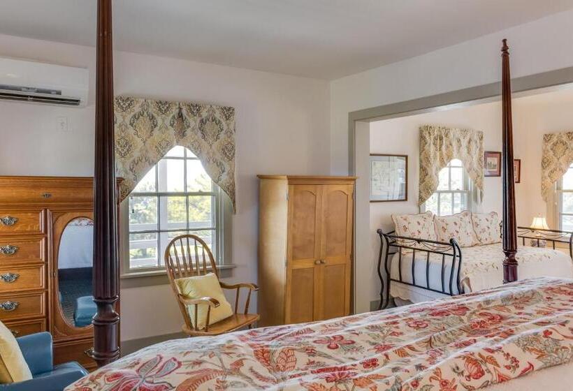 Deluxe Suite King Bed, The First Colony Inn