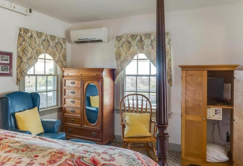 Deluxe Suite King Bed, The First Colony Inn