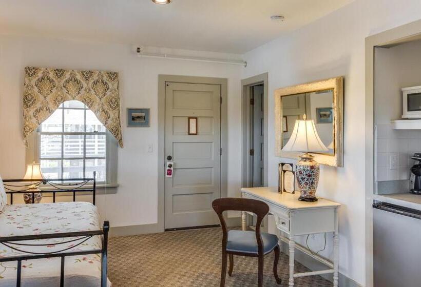 Deluxe Suite King Bed, The First Colony Inn