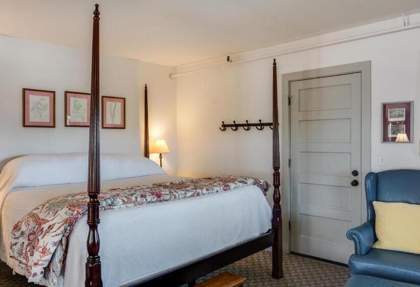 Deluxe Suite King Bed, The First Colony Inn