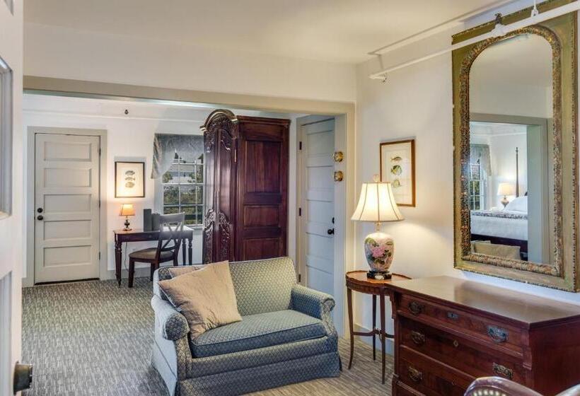 Deluxe Suite King Bed, The First Colony Inn