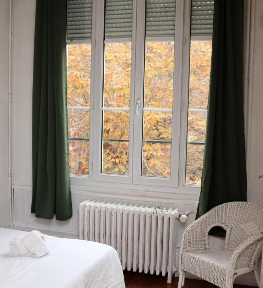 اتاق استاندارد سه نفره, Hôtel & Restaurant Le Patio Vichy
