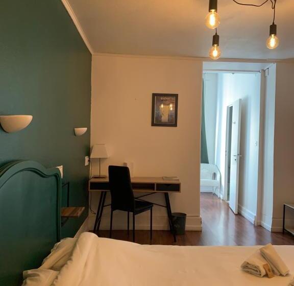 اتاق استاندارد سه نفره, Hôtel & Restaurant Le Patio Vichy