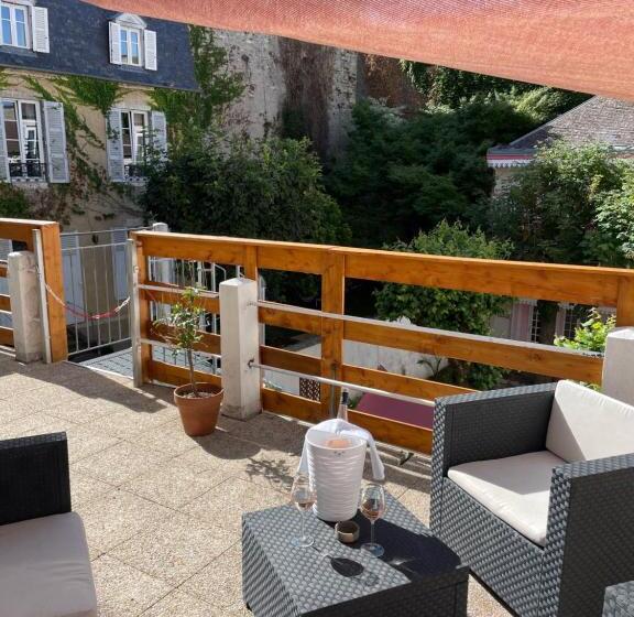 اتاق استاندارد با تراس, Hôtel & Restaurant Le Patio Vichy