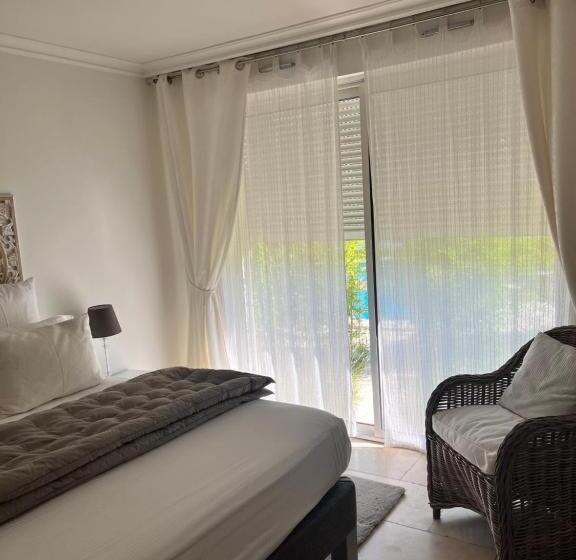 اتاق سوپریور با تخت بزرگ, Mas Angelussi   Le Clos Du Soleil