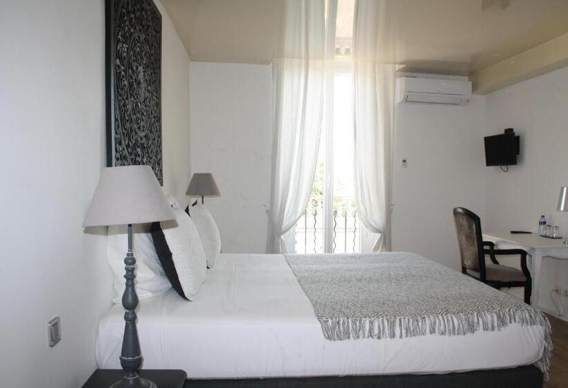 Superior Room King Size Bed, Le Mas Angelussi  Le Clos Du Soleil