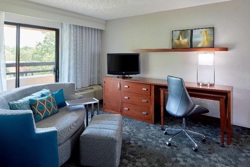 اتاق استاندارد با تخت بزرگ برای معلولان, Quality Inn Greenville Near University