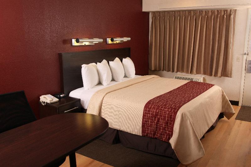 اتاق سوپریور با تخت بزرگ, Red Roof Inn Plus+ Mt Pleasant   Patriots Point