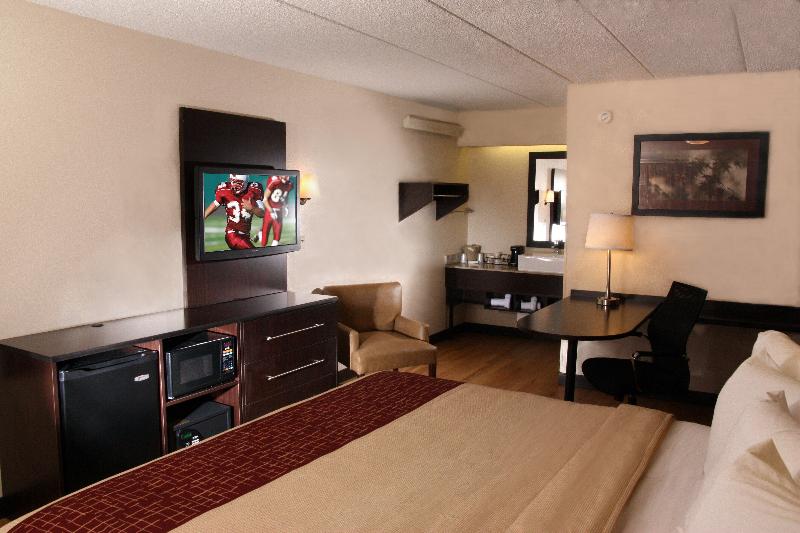 اتاق سوپریور با تخت بزرگ, Red Roof Inn Plus+ Mt Pleasant   Patriots Point