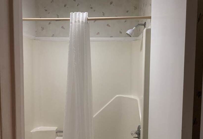 带2个双人床的标准工作室, Americas Best Value Inn Roxboro